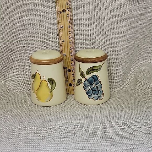 4 -pc Home Around the Orchard Salt  Pepper, Grasslands Road Pitcher & fruit bowl - Picture 10 of 15